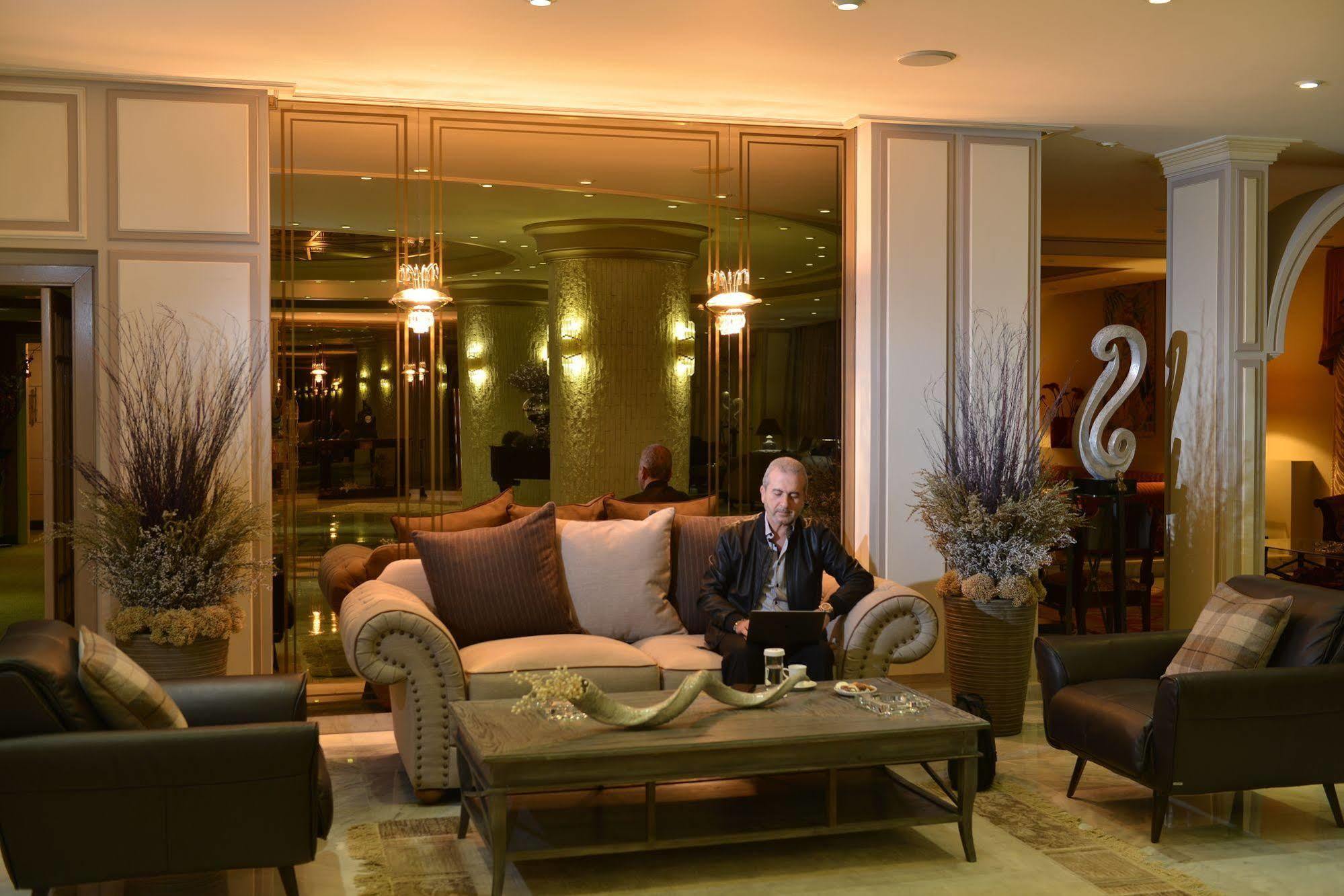 Regency Palace Hotel Jounieh Ngoại thất bức ảnh